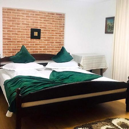 Apartament Sarco Villa วาตราดอร์เนย์ ภายนอก รูปภาพ